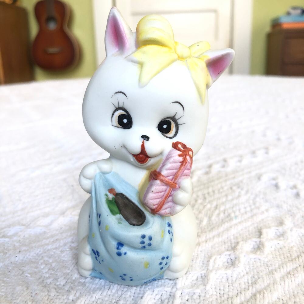 Vintage Flambro Porcelain Cat Figurine Made in Taiwan Kawaii Gift 4.25" 80s‎